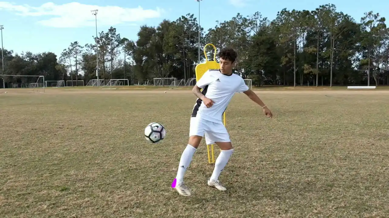 Kỹ thuật đánh gót chân qua người